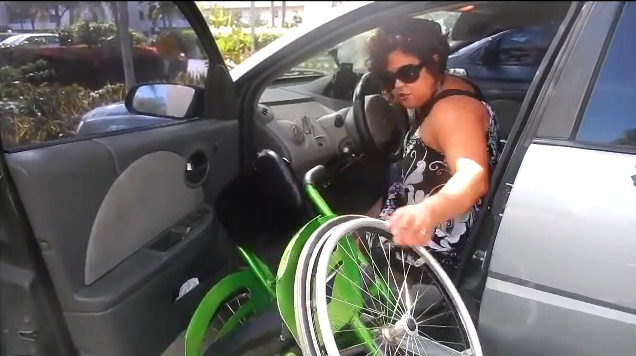 Como um cadeirante guarda sozinho sua cadeira de rodas no próprio carro??
