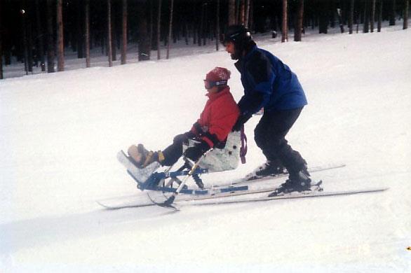 Você sabia que existe esqui adaptado para a neve? Veja como funciona!