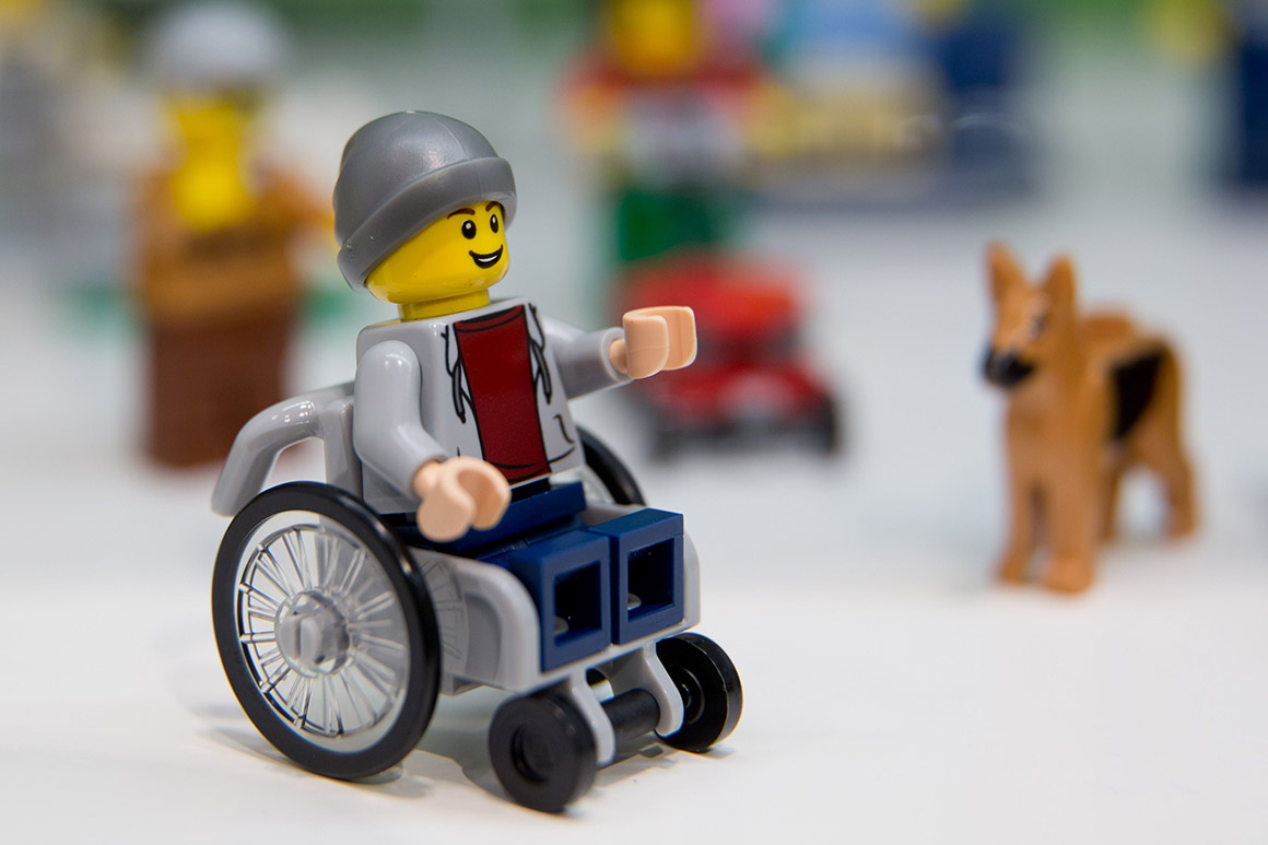 Bonequinho da Lego em cadeira de rodas!